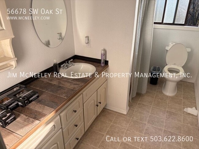 Building Photo - 56678 SW Oak St