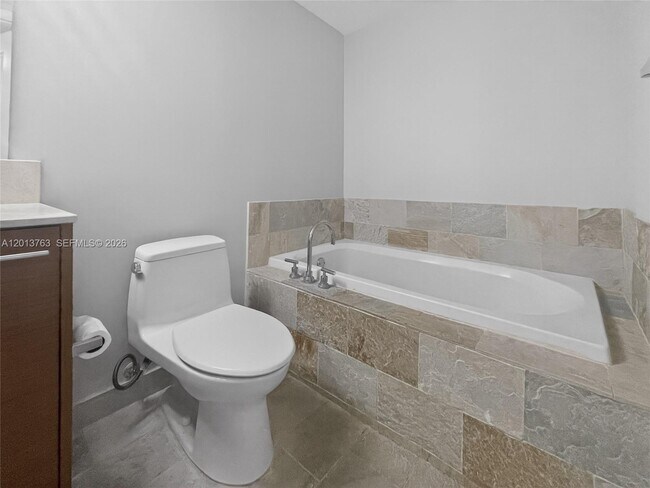 Building Photo - 2681 N Flamingo Rd