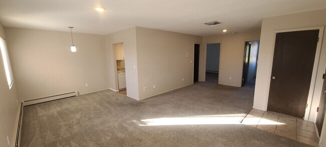 Building Photo - Updated Condo with outdoor Pool  ***Next t...
