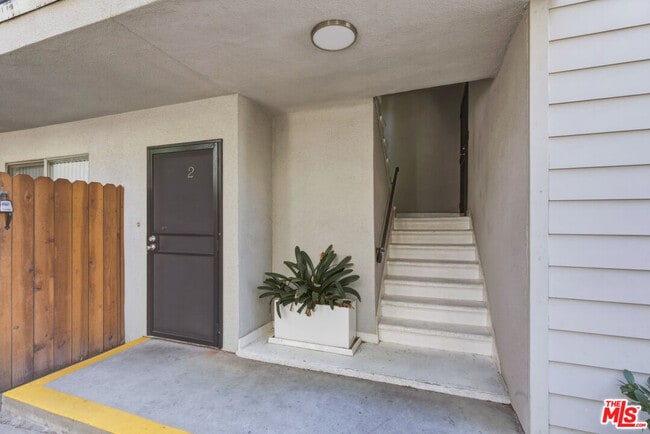 Building Photo - 11746 Goshen Ave