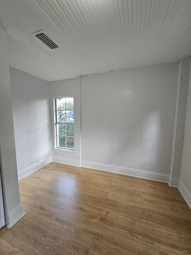 Building Photo - 8114 N 11th St