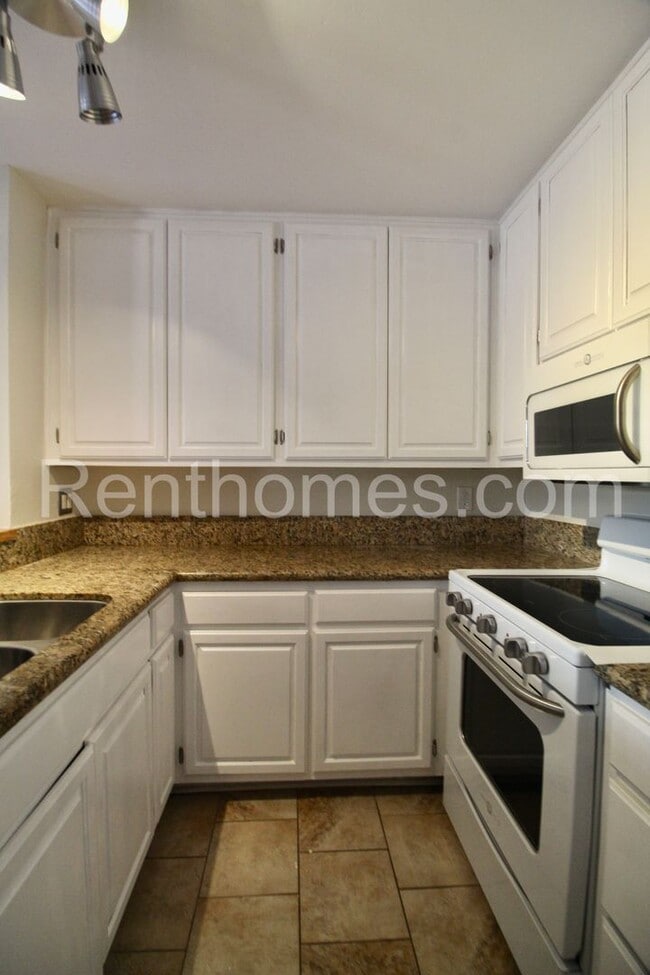 Building Photo - 3550 Ruffin Rd