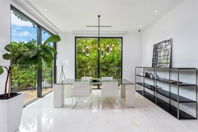 Building Photo - 4675 NE 2nd Ave