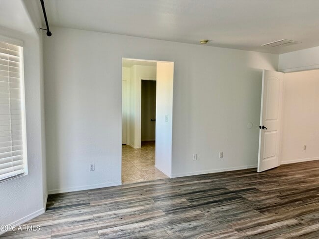 Building Photo - 3340 S Sunland Dr