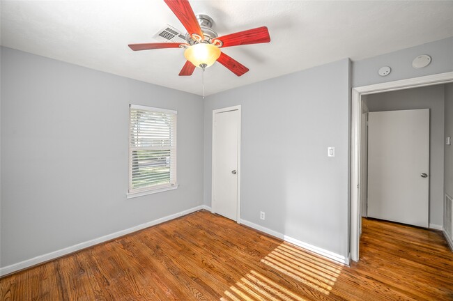 Building Photo - 8527 Greenbush St