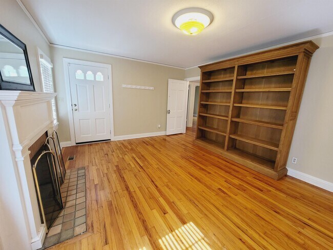 Building Photo - 608 Talaflo St