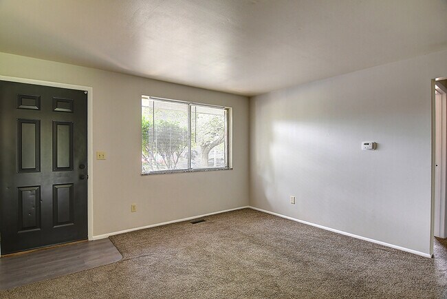 Building Photo - 4962 Leeper St