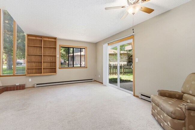 Building Photo - 514 Strachan Dr