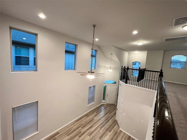 Building Photo - 136 MacArthur Dr