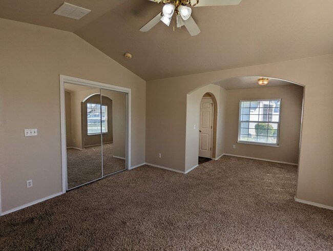 Building Photo - Park Like Setting