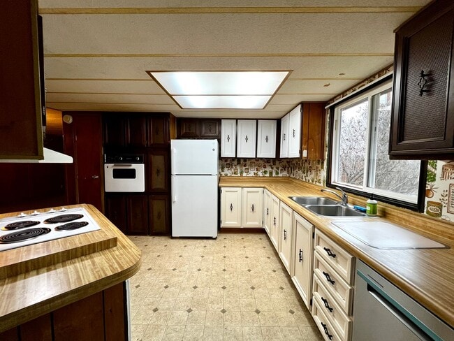 Building Photo - 721 S 83rd Ave