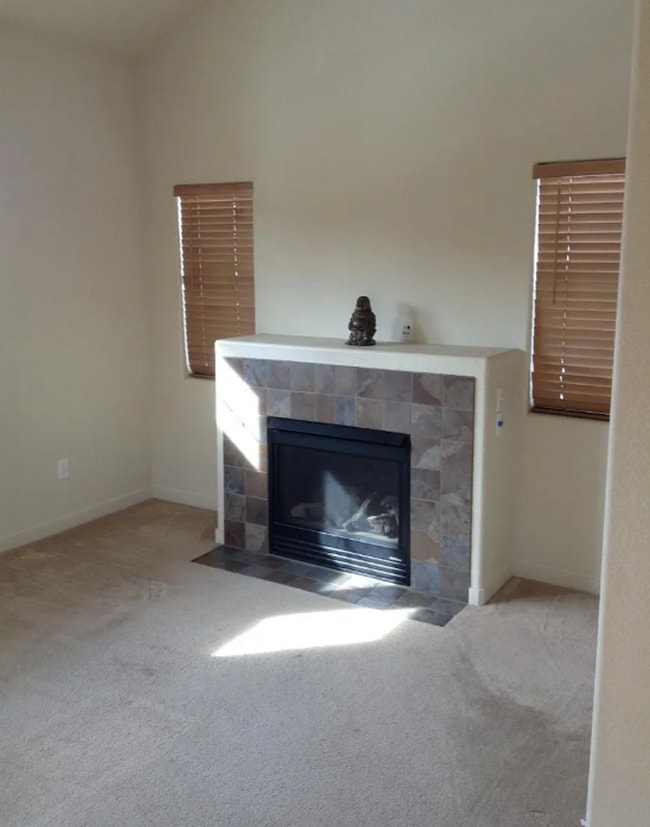 Building Photo - 2 story, 2 bedroom unit with attached 1 car garage and private yard.