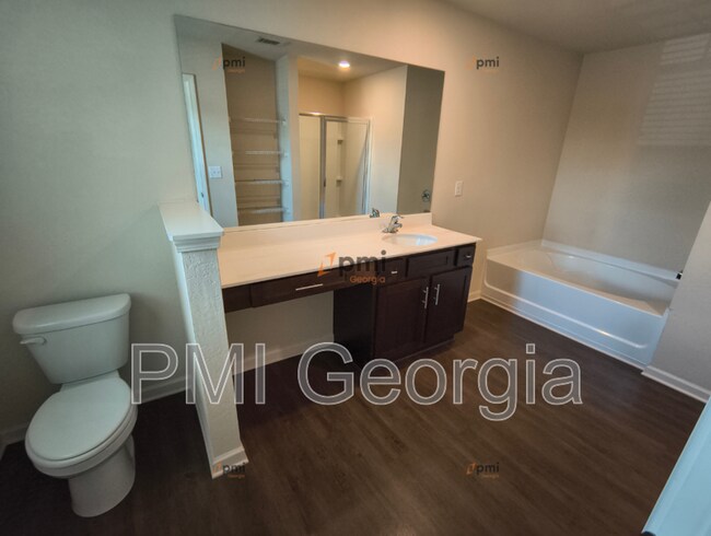 Building Photo - 3541 Falconwood Dr