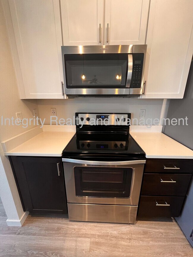 Building Photo - 2 Bed/2 Bath Condo, 17353 Wilde Avenue Uni...