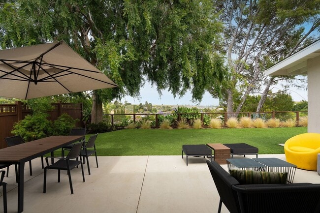 Building Photo - Updated Mid Century Home in Rancho Palos V...