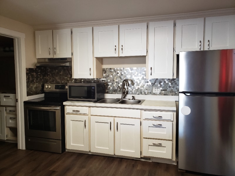 Building Photo - 618 11th St W