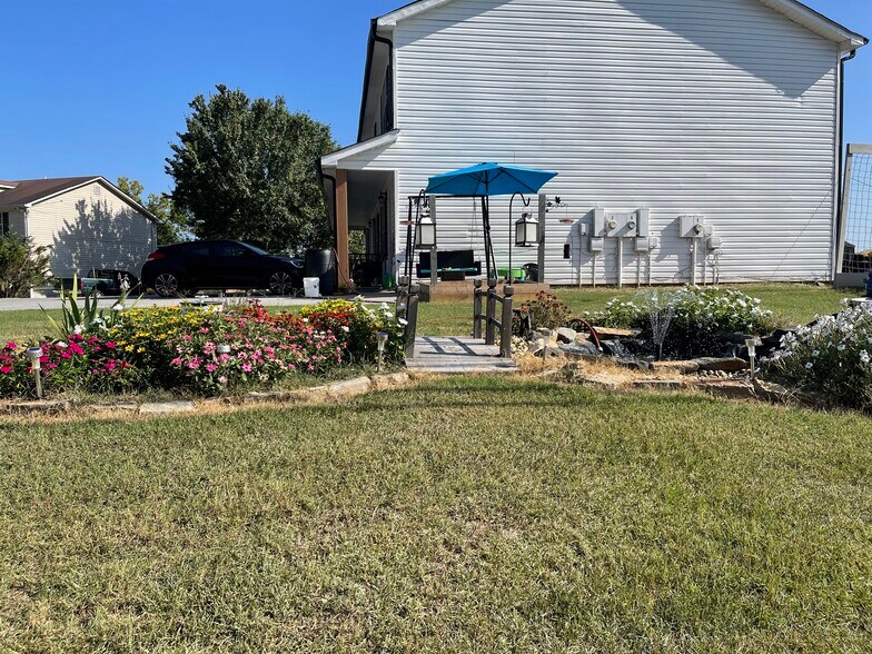 Building Photo - 641 Old Town Rd