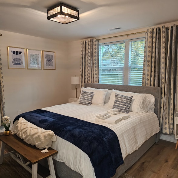 Building Photo - 822 S Kilbourne Rd