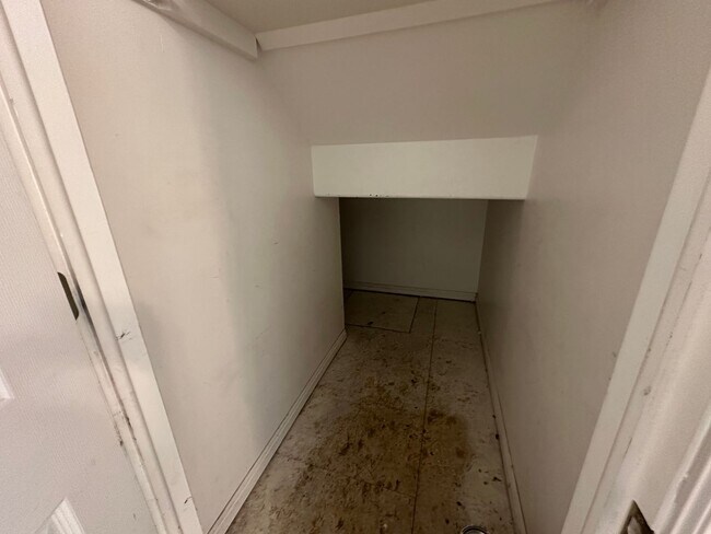 Building Photo - 2 Bed, 1.5 Bath Townhome in the Meadows