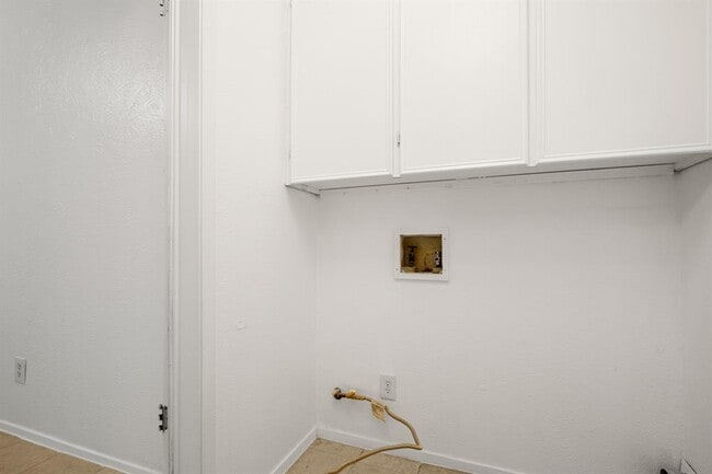Building Photo - 300 Provines Dr