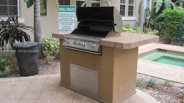 Building Photo - 533 NE 3rd Ave