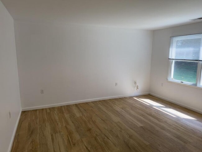 Building Photo - 140 Lindfield Cir