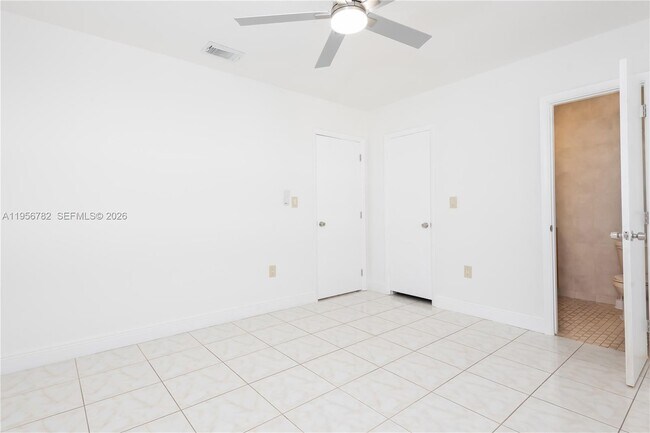 Building Photo - 2615 SW 32nd Ct