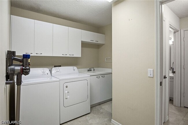 Building Photo - 77 Silver Oaks Cir