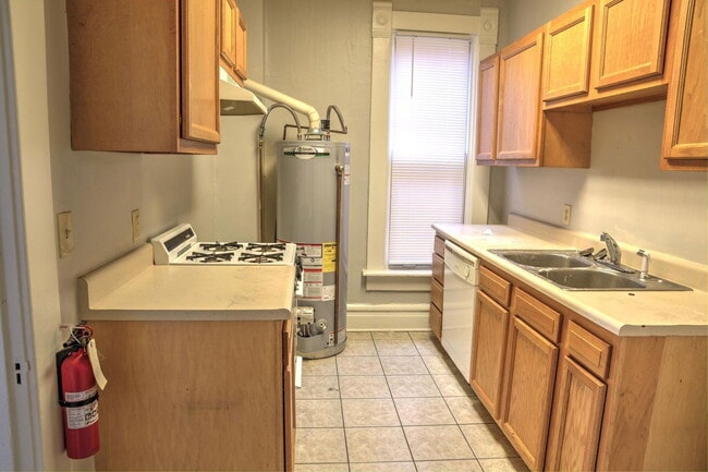 Building Photo - 250 1/2 W 5th Ave