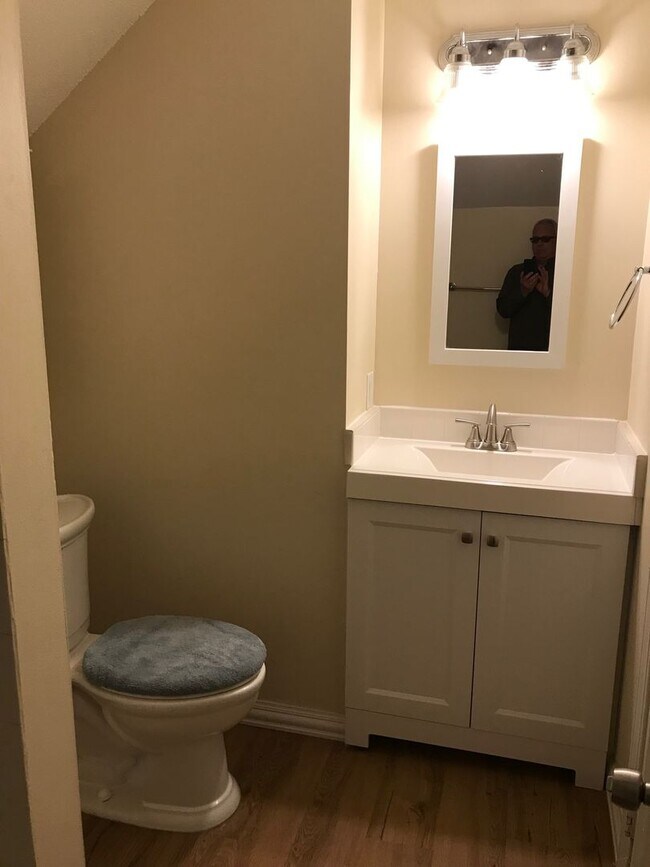 Building Photo - 612