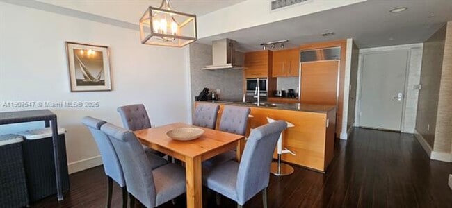 Building Photo - 495 Brickell Ave