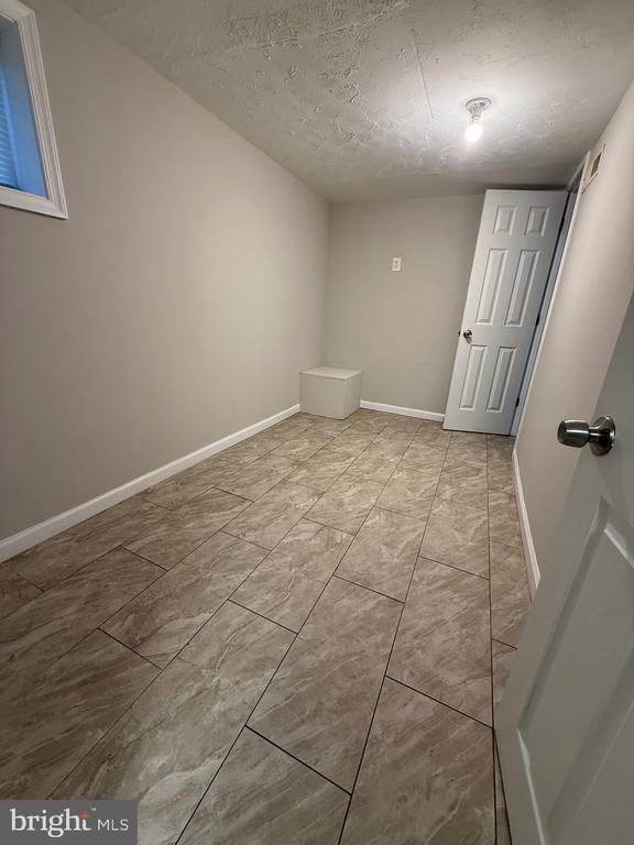 Building Photo - 5852 Mt Vernon Dr