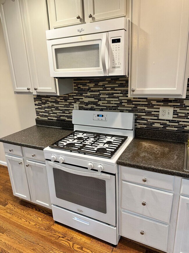 Building Photo - 1913 Rosedale St NE