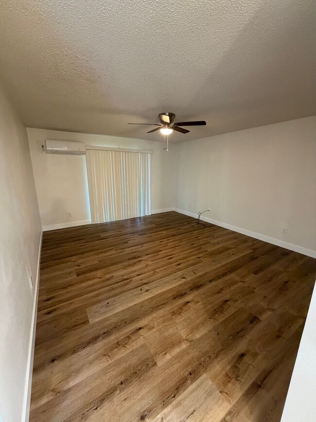 Building Photo - Newly remodeled