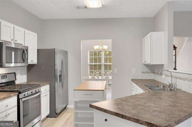 Building Photo - 940 Tree Creek Blvd