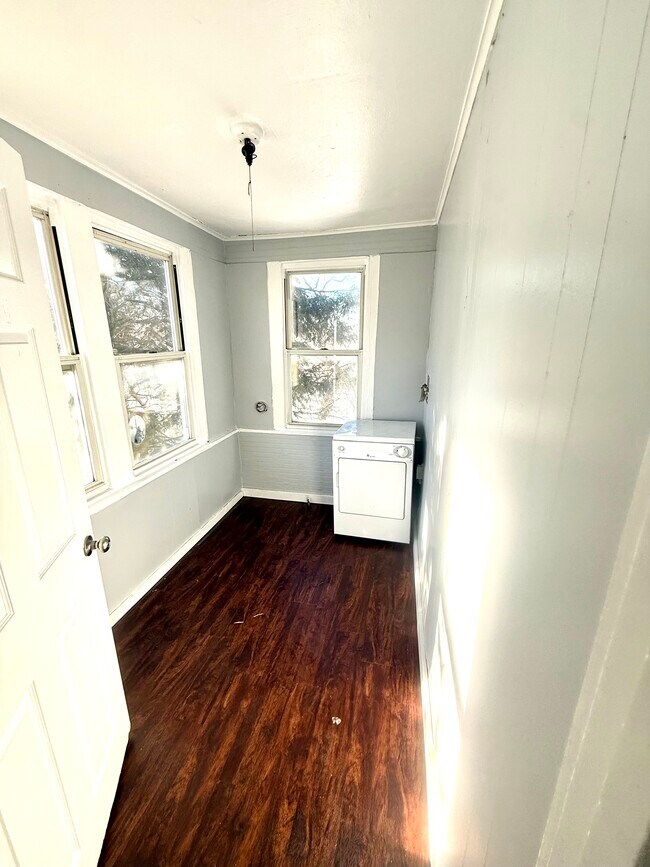 Building Photo - 909 Oak St