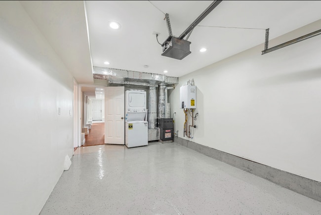 Building Photo - LOWER FLOOR of Fantastic Coastal Californi...