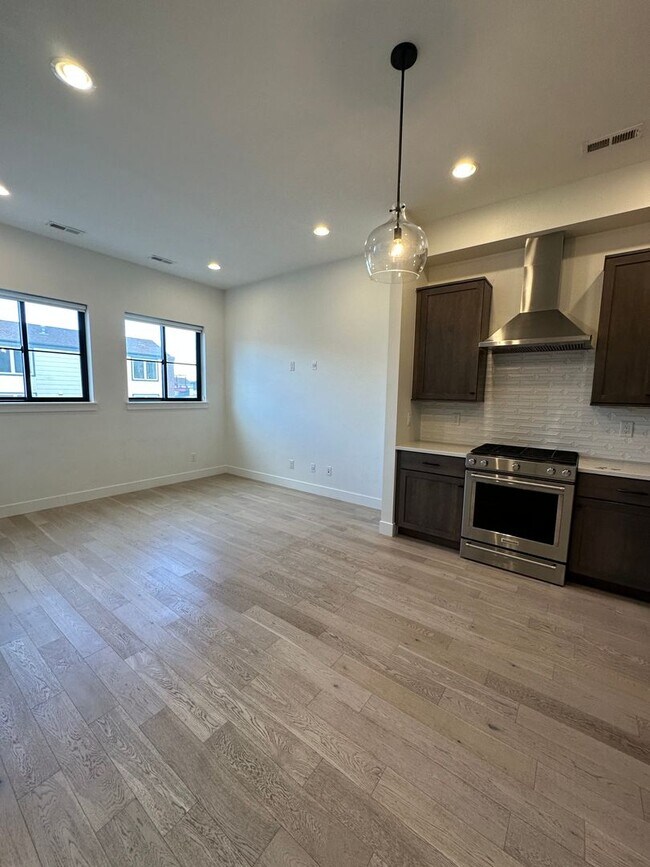 Building Photo - 3295 Navajo St