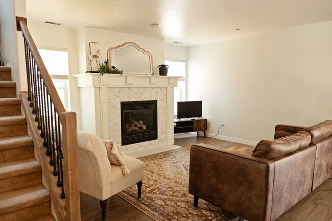 Building Photo - Updated 4 Bedroom DuPont Home for Rent