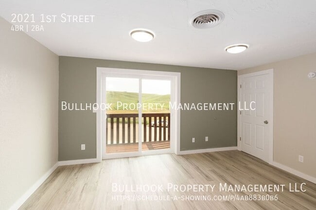 Building Photo - 2021 1st St