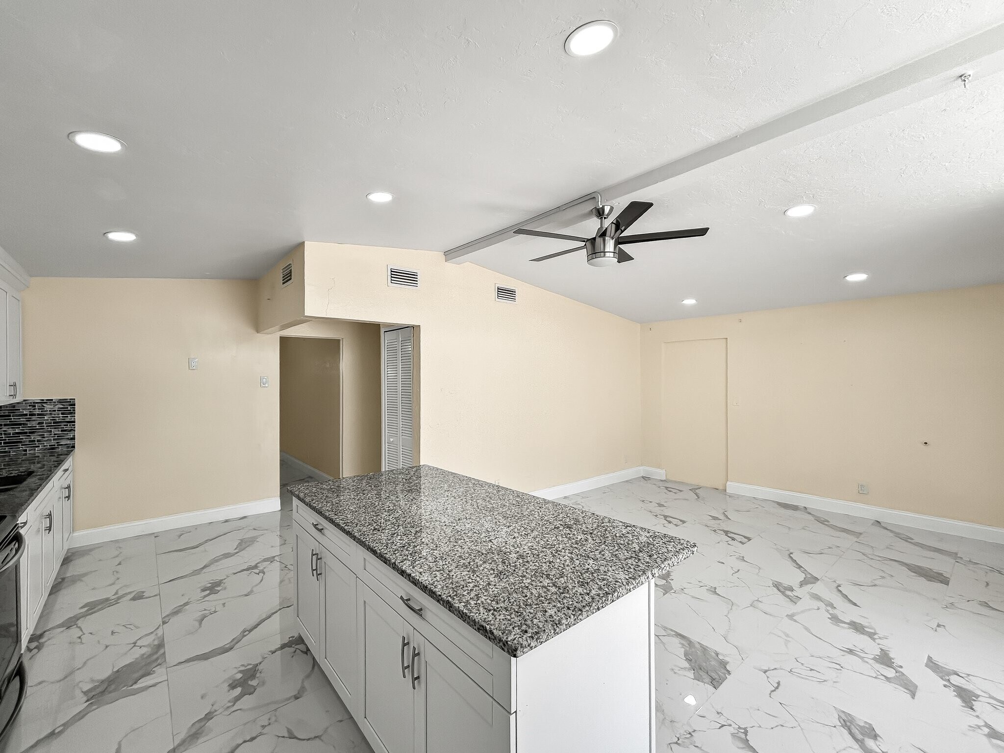 Building Photo - 3675 Prudence Dr