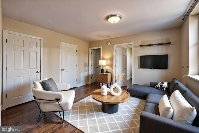 Building Photo - 443 Fairmount Ave