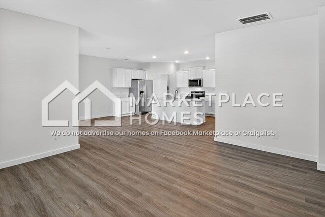 Building Photo - 4321 Scenic Mdw Dr NE