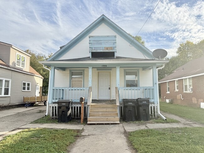 Building Photo - 1306 Copeland Ave