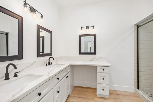 Building Photo - 31 Oak Knolls