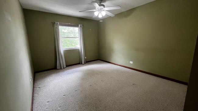 Building Photo - 418 Ascot Ln