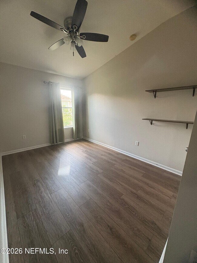 Building Photo - 607 Crystal Way