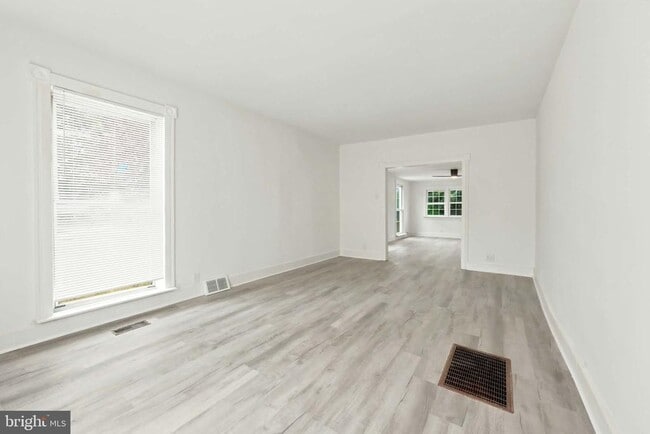 Building Photo - 471 N Elmwood Rd