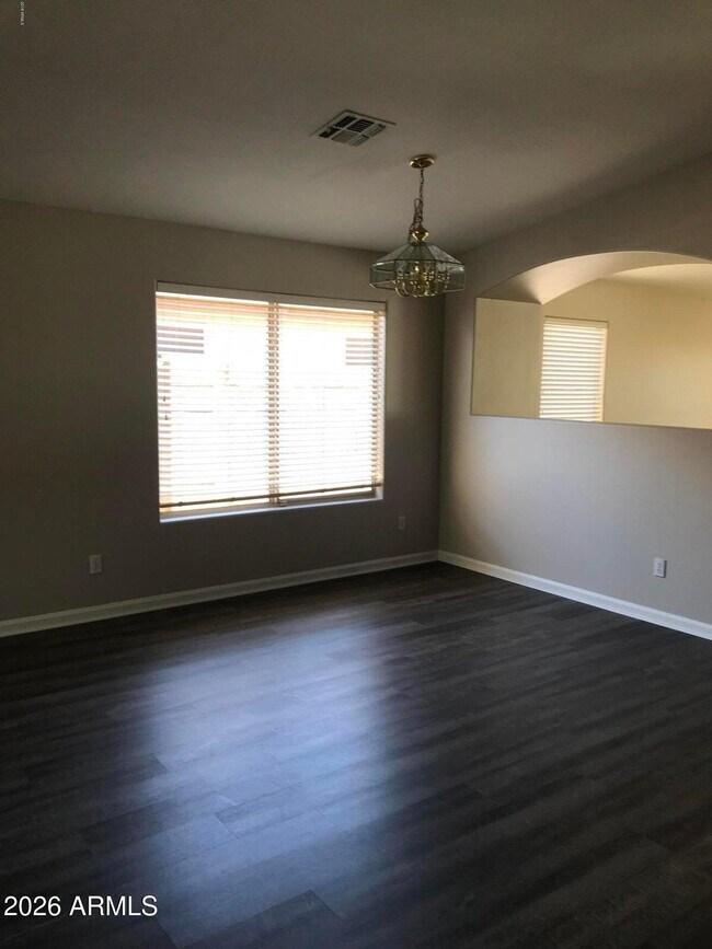 Building Photo - 5123 E Libby St