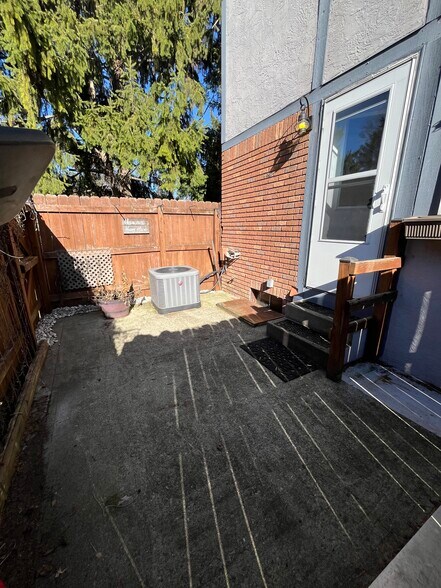 Building Photo - 1967 Slaton Ct